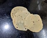 A picture of step 2 of Masaledaar Papad.