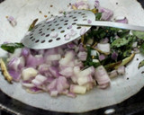A picture of step 4 of Kanda Poha.