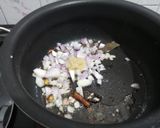 मशरूम बिर्याणी (Mushroom Biryani Recipe In Marathi) रेसिपी स्टेप 3 फोटो 