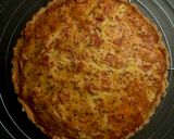 Une image de l'étape 9 de Quiche à la tomate, aux échalotes et au jambon.