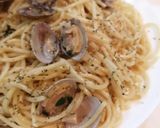 Foto langkah ke 4 dari resep Spaghetti alle Vongole in Bianco.