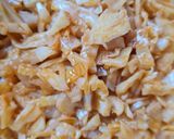 Foto del paso 3 de la receta: Ensalada templada de col al pimentón con ajos fritos 🧄