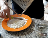 Foto del paso 2 de la receta: Arroz con calamares de lata