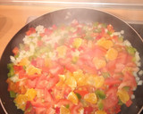 Foto del paso 1 de la receta: Pollo con tomate pimiento y naranja