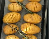 Une image de l'étape 1 de Pommes de terre rôties à la suédoise - hasselback potatoes.