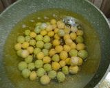 Foto langkah ke 5 dari resep Kue keciput warna warni.