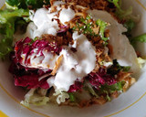 Foto del paso 1 de la receta: Ensalada finas hierbas y cebolla crujiente