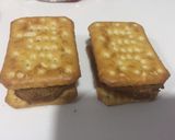 A picture of step 1 of Tuc nuggets sandwich.