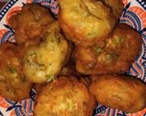 Foto del paso 3 de la receta: Buñuelos de lechuga 🥬 y cebolla de verdeo