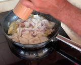 Foto del paso 3 de la receta: Pasta con calamares y alcachofas