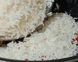 A picture of step 4 of Arabic fried rice 🌾.