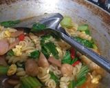 Foto langkah ke 6 dari resep Tumis Fusili Sosis.