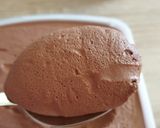 A picture of step 10 of Chocolate mousse with cream and egg yolk.