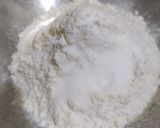 Foto langkah ke 2 dari resep Bolu Kukus Mini Pisang Ambon tanpa Mixer.