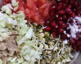 A picture of step 3 of Mung bean sprouts salad.