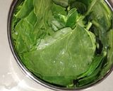 A picture of step 1 of Palak (Spinach) Fresh juice.