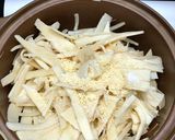 Hình bước làm 2 của món CÁ HỘP KHO MĂNG (món ngon dễ làm)