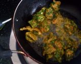 A picture of step 3 of Palak pakoda.