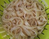 Foto del paso 1 de la receta Nidos de Tagliatelle con verduras jamón y nata