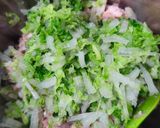 Foto langkah ke 1 dari resep Pangsit Goreng Isi Ayam Sayur.