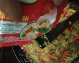 Foto langkah ke 6 dari resep 37. Tumis Kerang Bumbu Iris dan Parut.