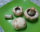 Foto del paso 2 de la receta: Tomates rellenos de pollo, hongos y cebolla
