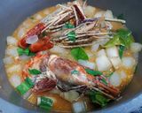 รูปขั้นตอนการทำที่ 4 ของ ต้มยำกุ้งน้ำพริกเผาใส่ฟักเขียว