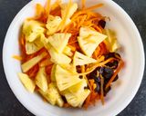 A picture of step 3 of Carrot raisin salad.