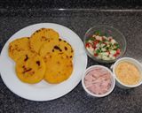 A picture of step 3 of Arepas with Scrambled Eggs and Ham.