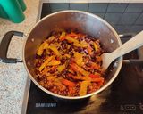 Une image de l'étape 3 de Chili con carne et riz.
