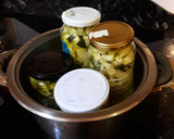 Foto del paso 2 de la receta: Calabacines en conserva con ajo y perejil