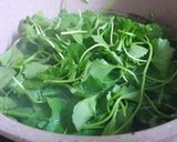 Hình bước làm 1 của món Canh rau má nấu xương gà