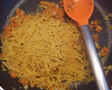Foto del paso 4 de la receta: Fideos con sepia y langostinos