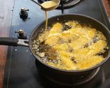 A picture of step 3 of Long-Lasting Crispy Fried Bananas.