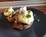 Foto del paso 9 de la receta: Huevos Touché! Tosta de huevos poché, sobre ajo puerro y cebolla morada