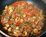 Foto del paso 7 de la receta: Ternera picante con verduras