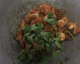 รูปขั้นตอนการทำที่ 3 ของ “กุ้งคลุกซอส”