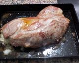 Foto del paso 2 de la receta: Bondiola mechada con Roquefort cubierto con jamón y tapada