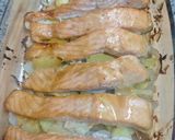 Foto del paso 4 de la receta: Lomos de salmón al horno con salsa miel y mostaza y cama de patatas