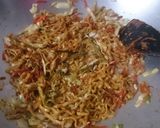 Foto langkah ke 4 dari resep Mie goreng sayur (menu sahur simple).