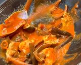 A picture of step 4 of Singapore chilli crab.