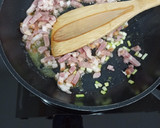 Foto del paso 2 de la receta: Salteado de espárragos, ajos y bacon 🍽️