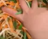 Hình bước làm 3 của món Gỏi cà rốt củ cải trắng trộn dầu dấm