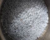 A picture of step 1 of Chia rose pudding.
