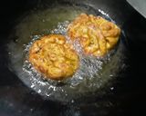 A picture of step 8 of Moong tomato mini kachori.