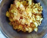 Foto langkah ke 2 dari resep Kering Kentang Pedas Manis.
