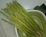 Hình bước làm 1 của món Trà gốc Măng tây
