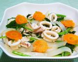 Hình bước làm 5 của món Mực xào cần tỏi