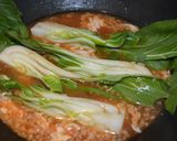 Une image de l'étape 5 de Ramyeon pak choi et œufs mollets.