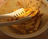 Une image de l'étape 4 de Frites de céleri rave aux épices et miel.